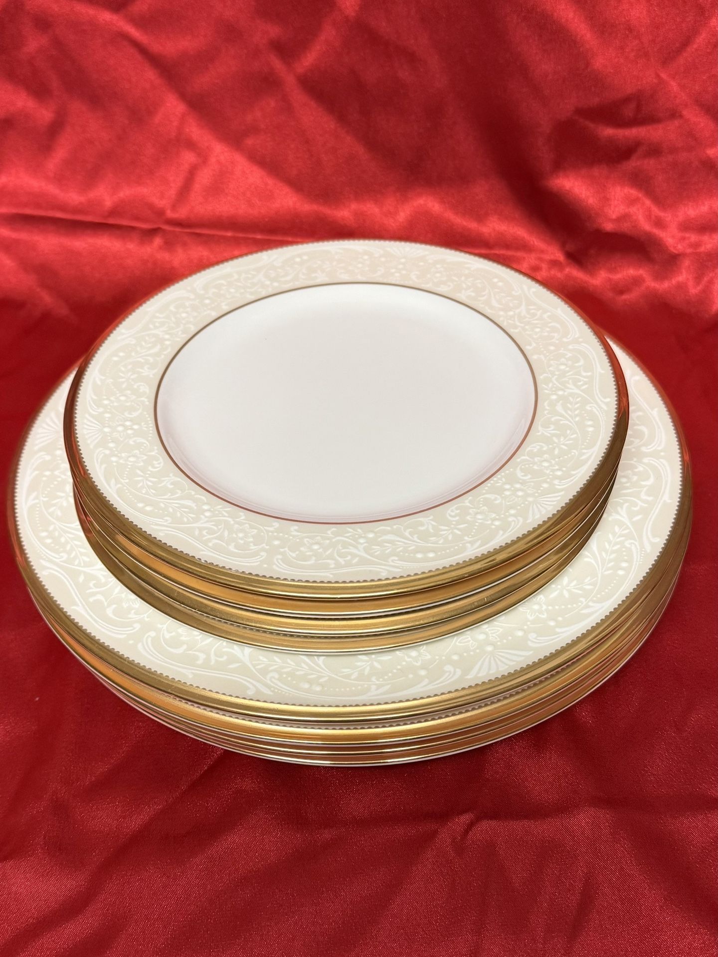 Noritake White Palace Fine China w/ Gold Band 8 pcs