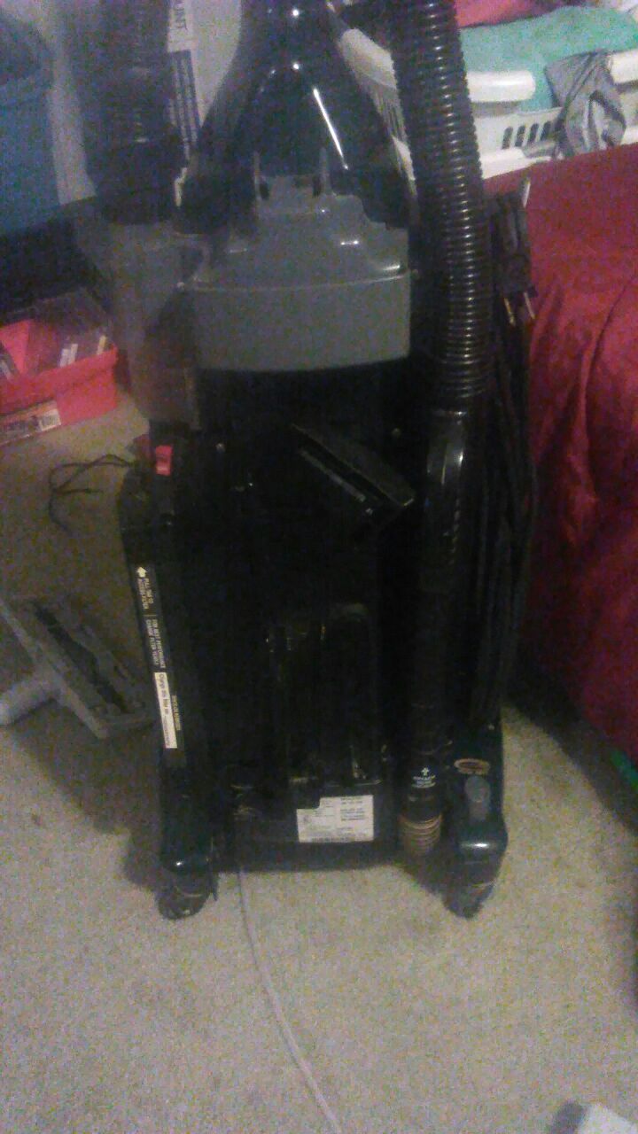 Dirt Devil Vision Swivel Glide Bagless Upright Vacuum