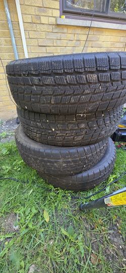 Firestone WeatherGrip Winter Tires 215/70/R16