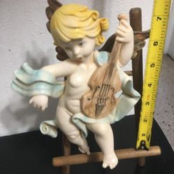 ANGELITO ANTIGUO DE RESINA