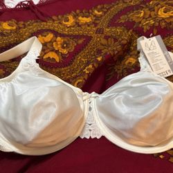 Silk White New Bra Chantelle Size 40 E ,2031/35,tags