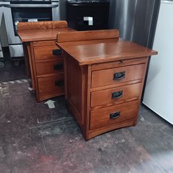 Arts & Crafts Industries Oak Nightstand Pair W/ Pull Out Table