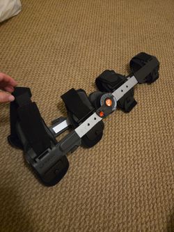 Knee Brace- Standard Universal
Hinged Locking Knee Support for MCL, LCL & Meniscus Ligament Injury, Instability & Post Op Surgery Recovery