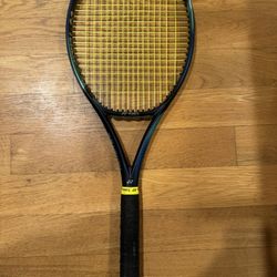 tennis racquet / tennis racket