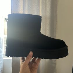 Brand New All Balck Platform Uggs 