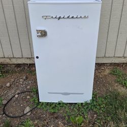 Mini Fridge. Works Great