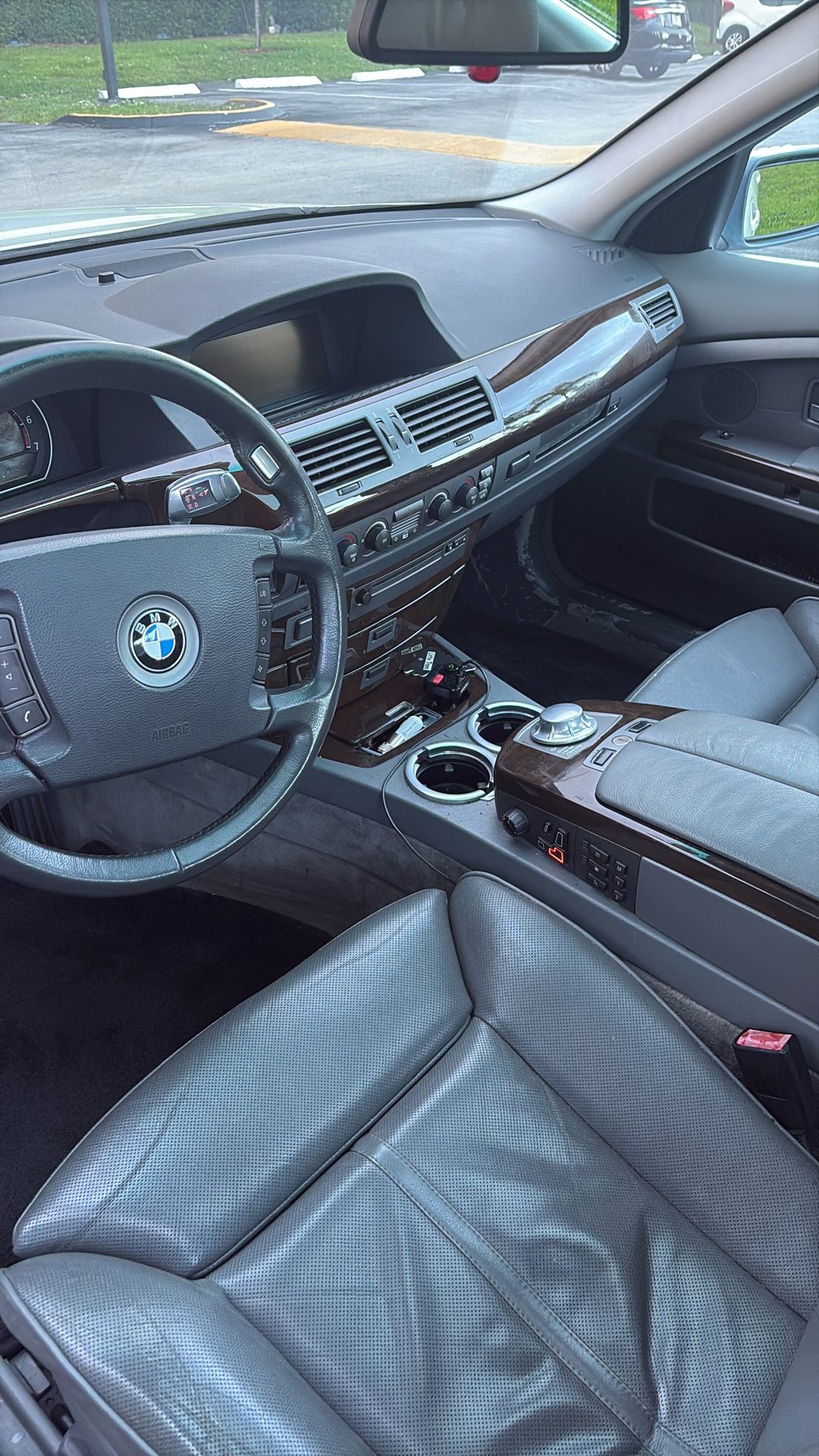 BMW 745i