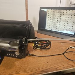 Hitachi VM-D865LA Digital8 Camcorder 22x Zoom Bundle WORKING