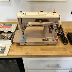 Singer Vintage 403A Slant-o-matic Sewing Machine