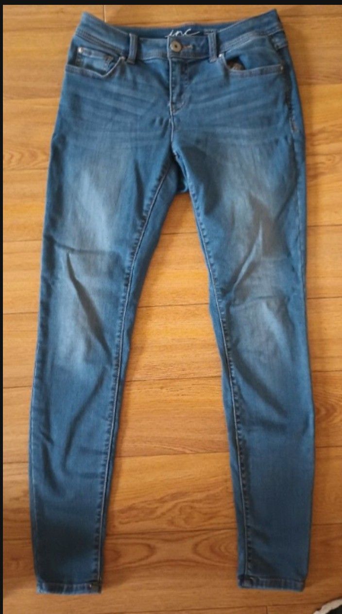 INC Skinny Jean 4 Fits Like A 7 /Jean INC Skinny 4 Queda 7