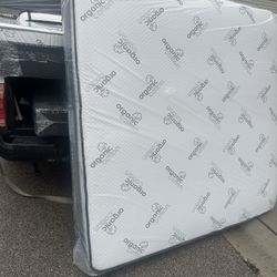 Huge sale for Mattress And Box Twin size mattress and box 150.$ full 190$ Queen 200$ king 290$. free delivery free set up 708….280….7715… cash or Zell