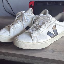 Veja Size 11 Used  