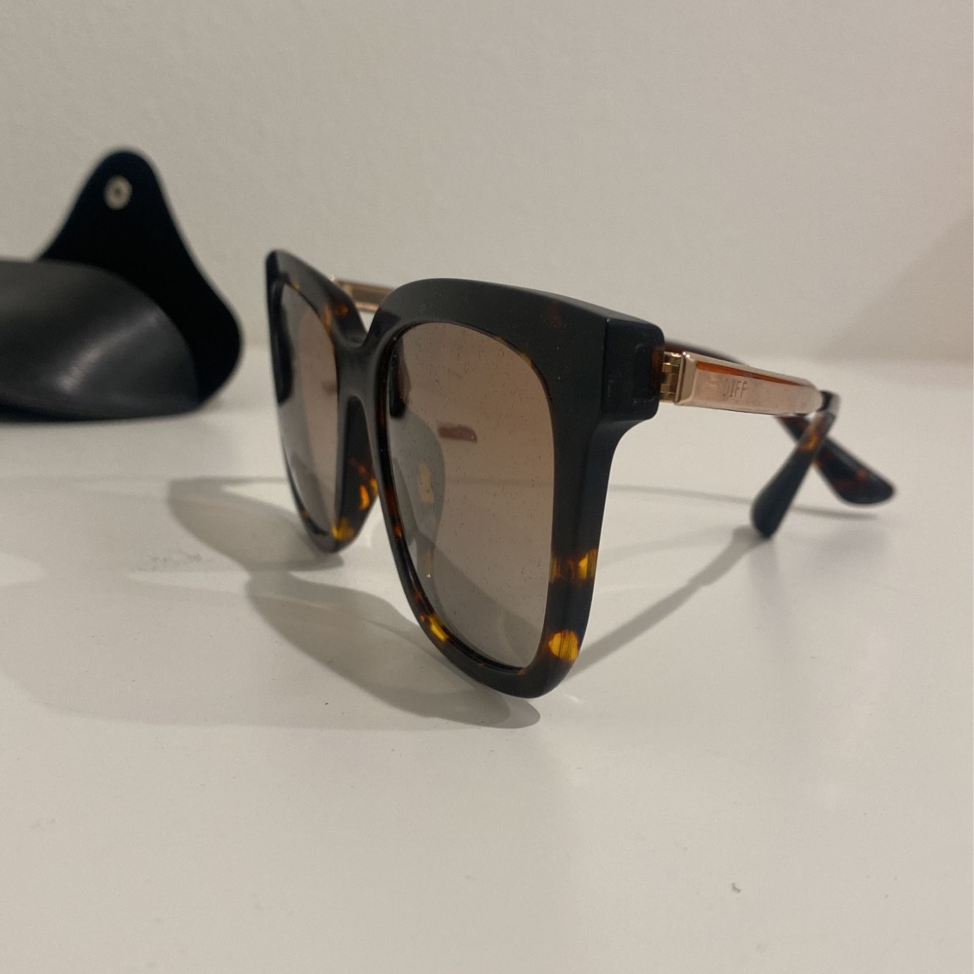 DIFF Eyewear Bella Polarized Oversized Square Sunglasses