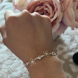 Flower Adjustable Bracelet Silver .925