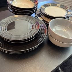 18 pc Plate and Bowl Set 