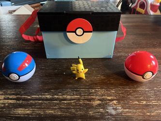Pokémon Volcano Carry Case with Pikachu Figure And 2 Poké Balls