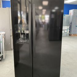 Whirlpool Side-by-Side Refrigerator in Black with Adaptive Defrost and Freezer Door Bins: 4 Fixed