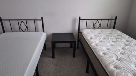 Twin beds+mattresses+bed covers