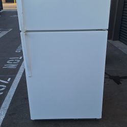 USED. REFRIGERATOR (Working Conditions )