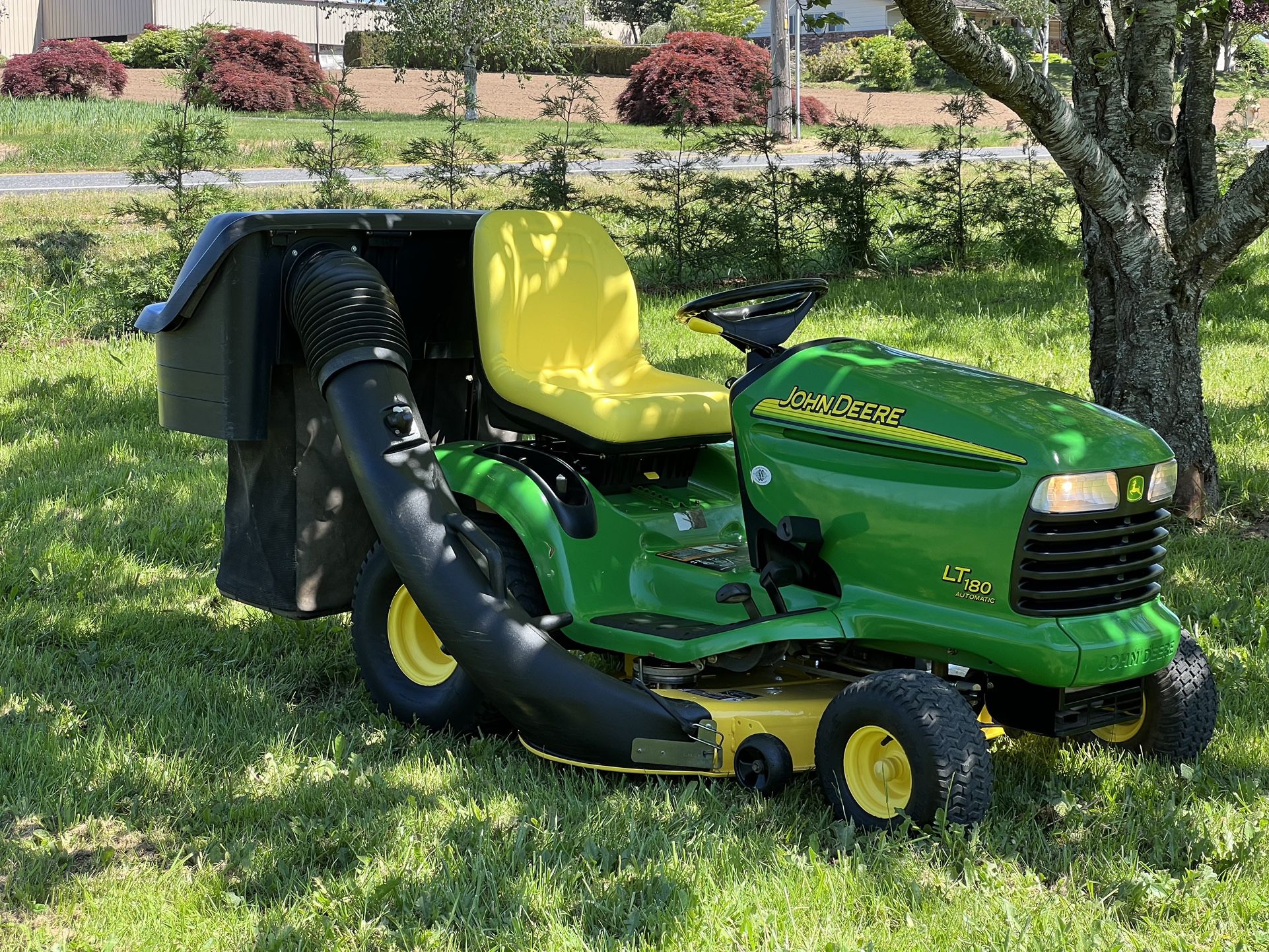 John Deere LT180 Riding Lawn Mower Tractor 42” Cut 17Hp Kawasaki Bagger