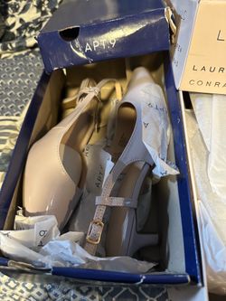 Three pair of women’s shoes, new size 82 same one different Three pair of women’s shoes, new size 82 same one different