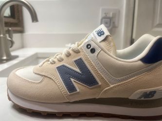 New Balance 574 Women's shoe