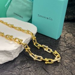 Cuban diamond-encrusted horseshoe buckle ladder necklace