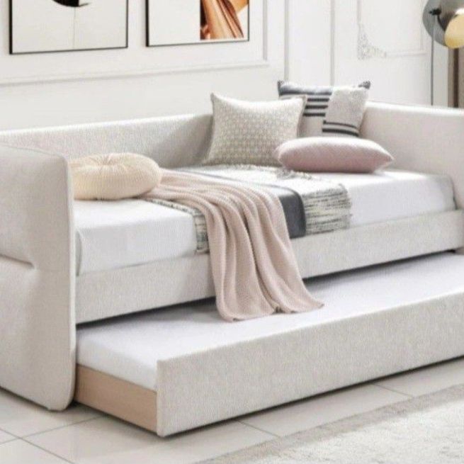 ✅️✅️ Contemporary upholstered Day Bed (Matress not included)✅️