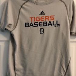 Ladies size med. Detroit Tigers shirt 