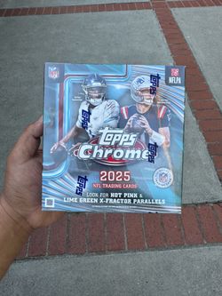 Topps Chrome 2025 NFL Mega Box $100