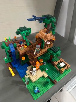 Minecraft tree house lego set Retired
