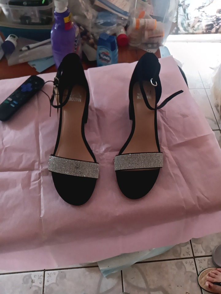 New Woman's Heel Shoes Size 9