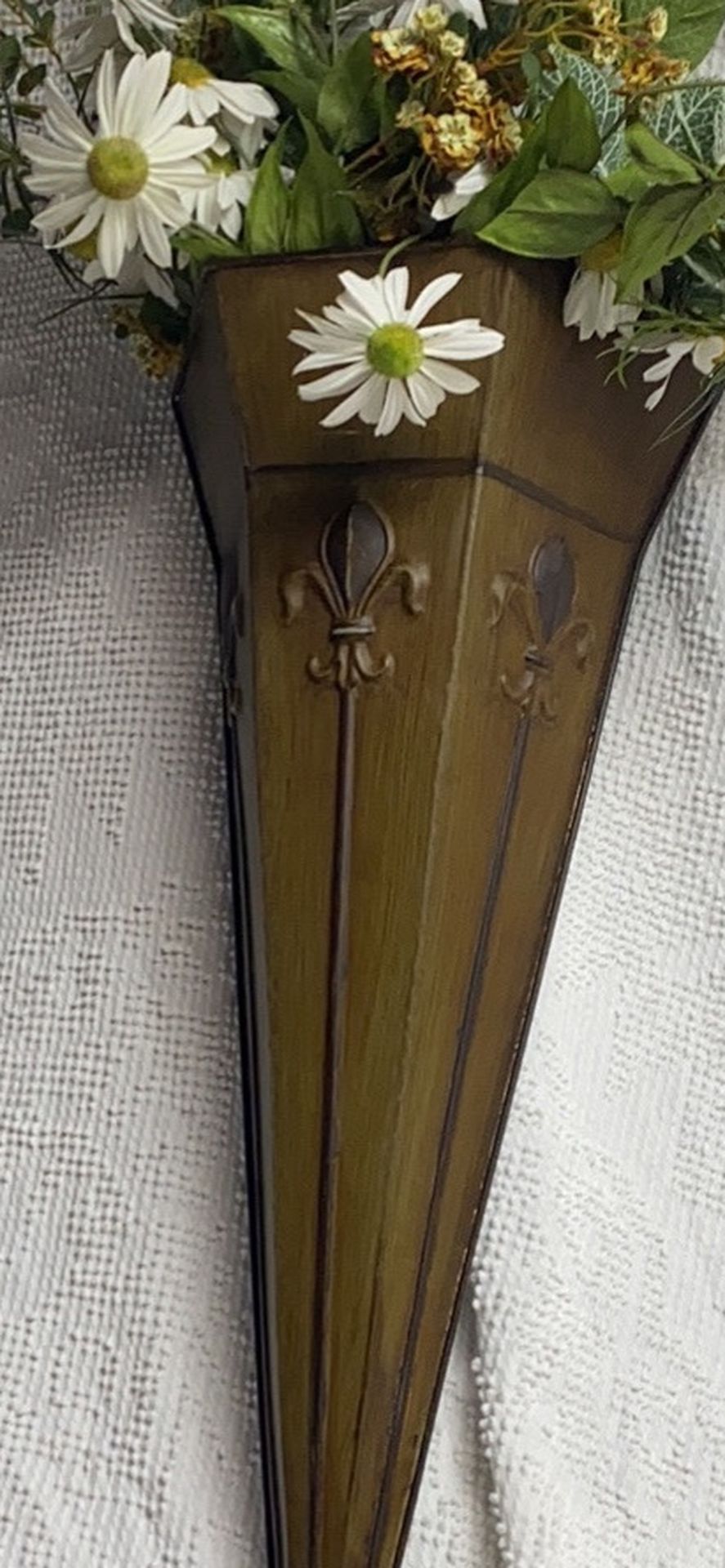 Large metal rustic while hanging Vase