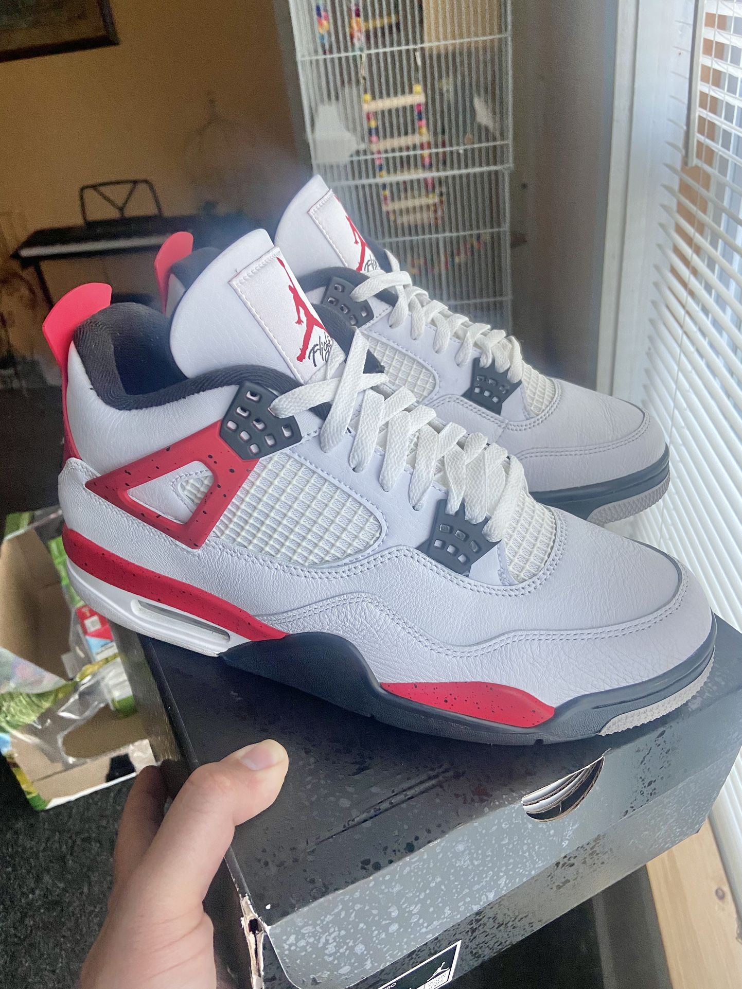 Jordan 4 Red cement (LIKE NEW)