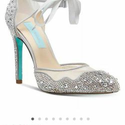 Betsey John's Silver pumps. 8.5.      💕 Much Cheaper Than  MACY'S 