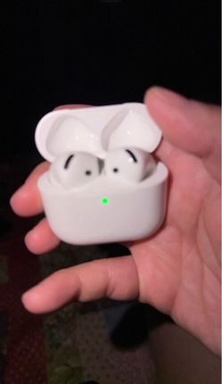 Apple AirPod 4 with Charging Case