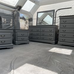 Dresser Set 