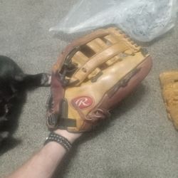 13 Inch Rawlings Glove 