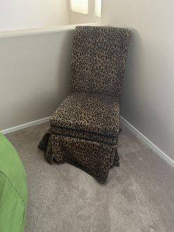 DECORATIVE CHAIR