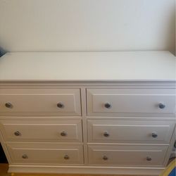 Davinci dresser