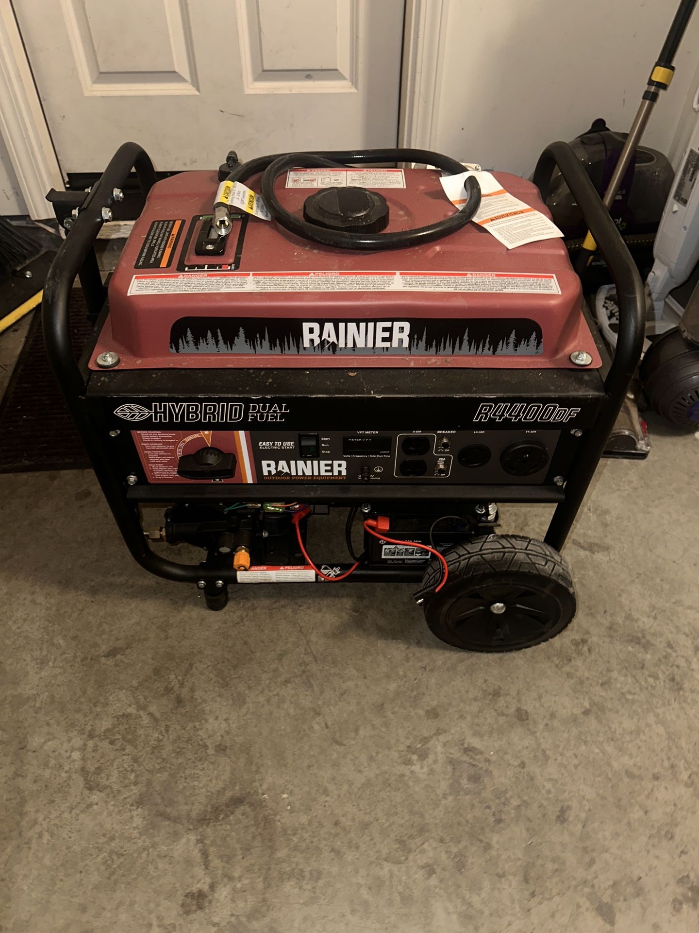Rainier 4400df Dual-Fuel Generator