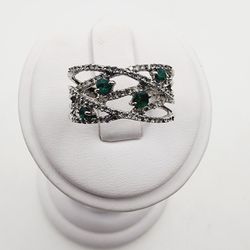 14k white gold diamond & emerald ring