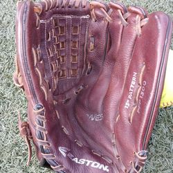 EASTON  -13 - INCH  SLOW PITCH  SOFT BALL GLOVE 