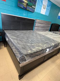 King platform bed frame with mattress