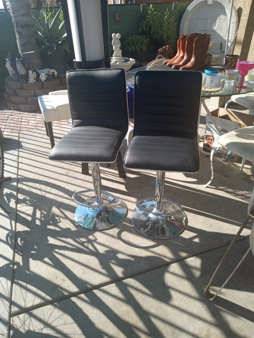 Two Good Bar Stools Chars They Go Up And Down Very Very Good Condition