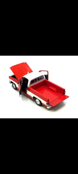 1/18 scale Chevy trucks