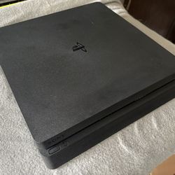 PS4 includes Power Cord, HDMI Cable, Street Fighter V Arcade Edition