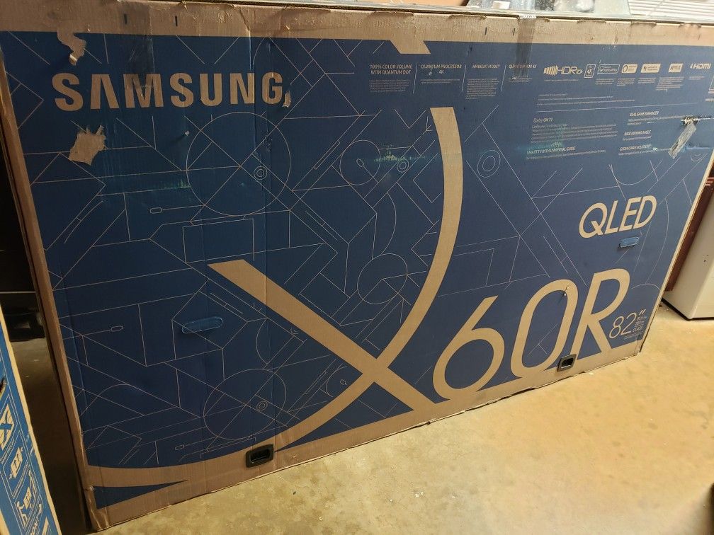 TV Samsung 82", Q60R, 240 Hz, Dynamic Cristal Color, Bixby, Excellent