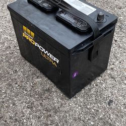 Duralast 12 Volt Car Battery  (Like New) Thumbnail
