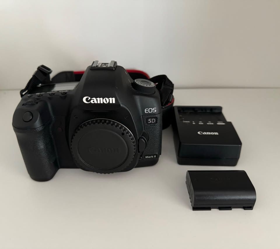 Canon EOS 5D Mark II Full Frame DSLR Camera (Body Only) Shutter count 11k